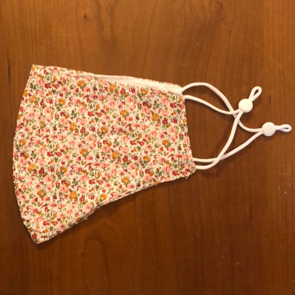 Women’s adjustable face mask